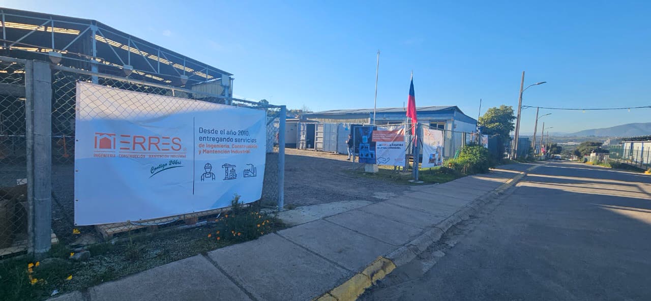 Pendón ERRES en el acceso al nuevo proyecto de obras civiles en Enap Refinería Aconcagua
